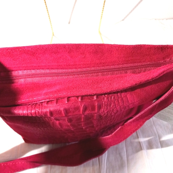 Fuchsia Genuine Italian Leather Cross Body Bag - Picture 5 of 7